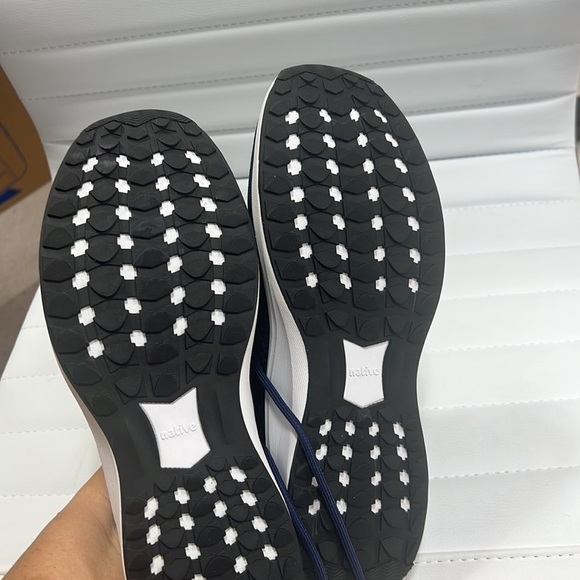 Men’s size 8 native shoes new with tag - Picture 2 of 5